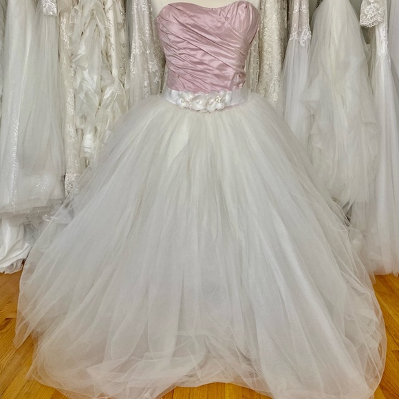 Pre-Loved Designer Bridal Dress - Picture 3 of 4